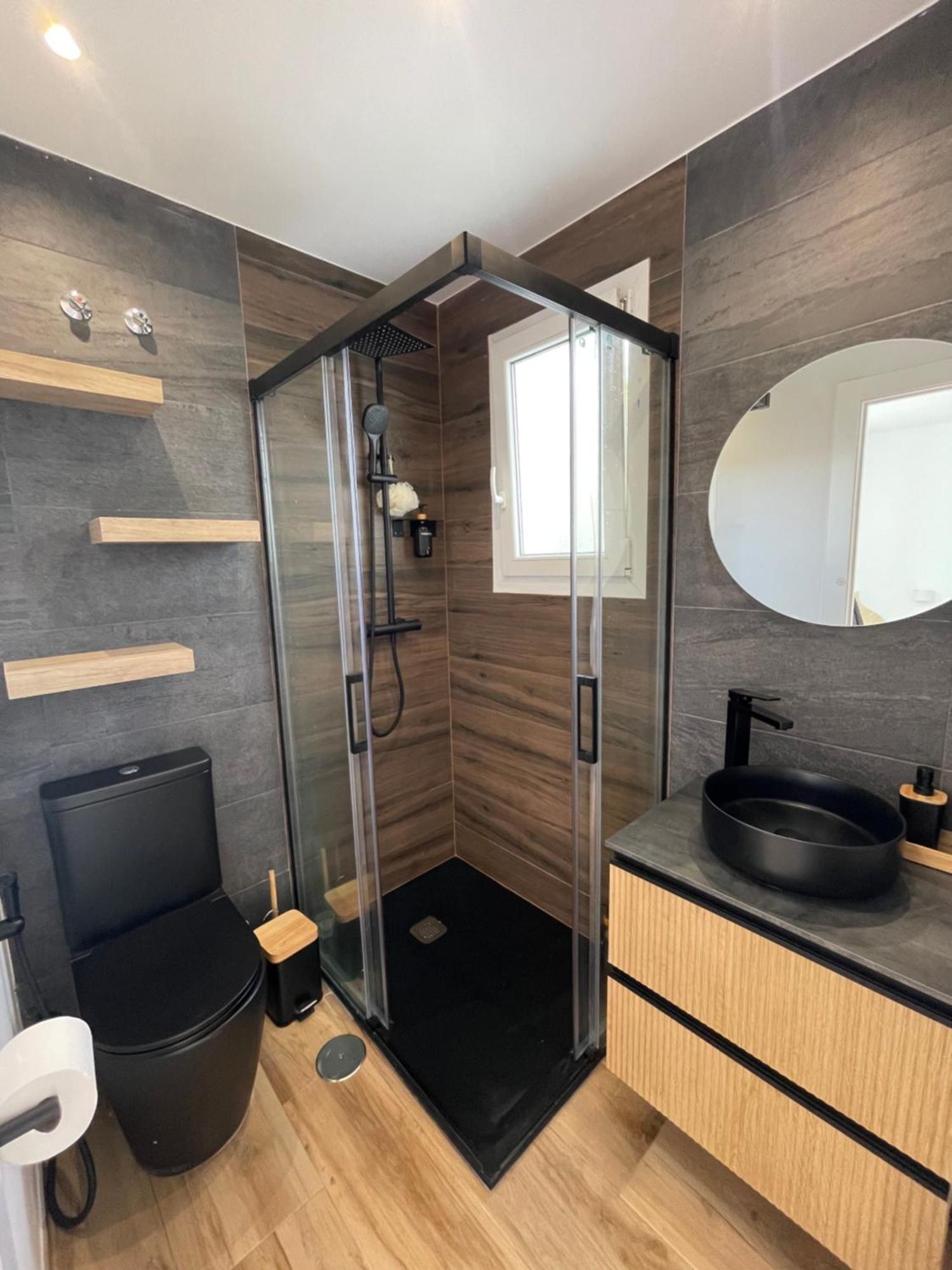 Spectacular 3-bedroom Apartment *